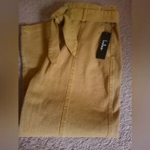 NWT Women's Lululemon's Tan High-Waisted Pants